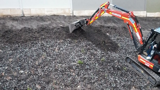 Residents are concerned for their health after learning that asbestos-contaminated mulch has been used in a train station project. (AAP)