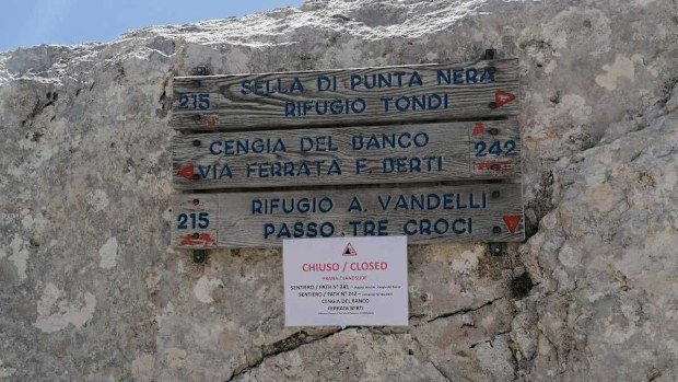 One of the warning signs, showing that the trail was closed when the British hiker passed.