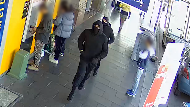 The people involved in the shooting at the Auburn kebab shop still haven't been identified.
