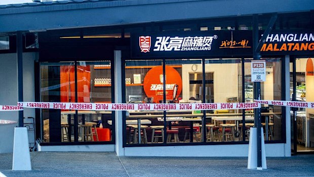 Diners flee an Albany restaurant, one using furniture to defend himself, after a man attacked people with an axe. New Zealand 