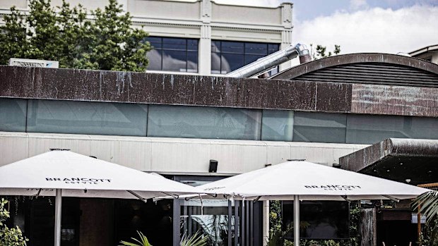 On Tuesday, HQ Bar in Auckland's Viaduct hastily covered up the windows of the women's toilets.
