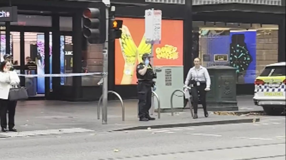 Melbourne stabbing: Man in 'serious condition' after being stabbed in ...