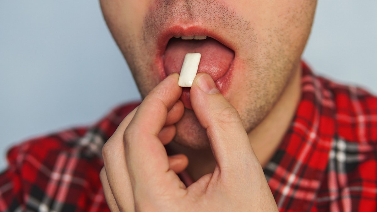 Gum-chewing politician sparks major debate - is it rude, or are we too ...