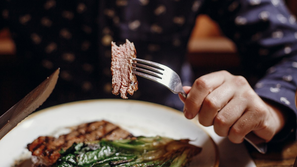 Man sparks controversy after refusing to cook $120 steak well done ...
