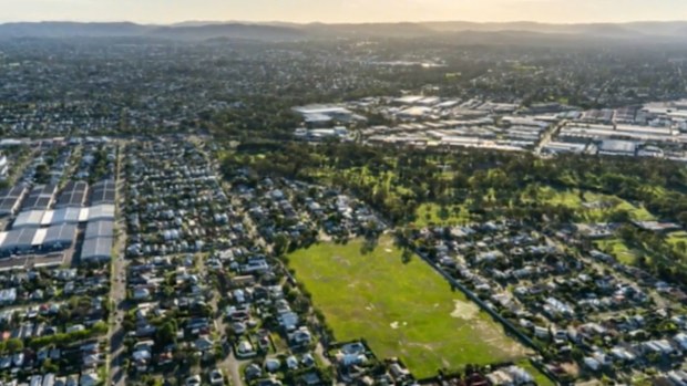 Queensland government's plans to boost housing draws criticism 