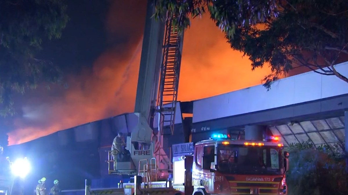 Cheltenham factory fire: Crews tackle two adjoining blazes - Melbourne ...