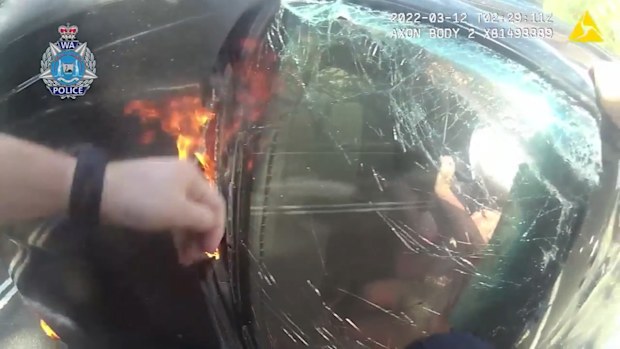 A couple have been pulled from the wreckage of their car just seconds before the vehicle exploded.Two Western Australia Police officers rushed towards the crashed car and caravan after the driver lost control at a bend along the South Western Highway near Harvey, in the state's south-west, last month.