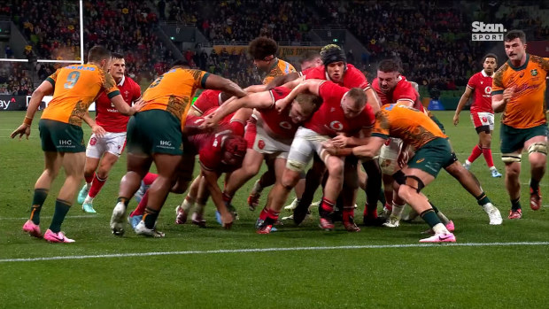 The Wales maul overpowers Australia.