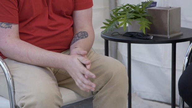 Dr Pimple Popper on 9Now - Tyler cracked dry hands