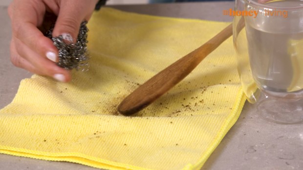 How to deep clean a wooden spoon