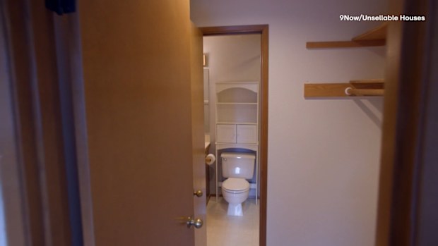 Unsellable Houses: Real estate experts perplexed by 'strange' tiny door ...