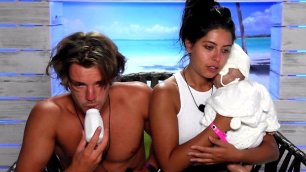 Nathan Massey Cara De La Hoyde Love Island UK Season 2