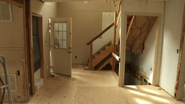 Beachfront Bargain Hunt: Renovation 9Now
