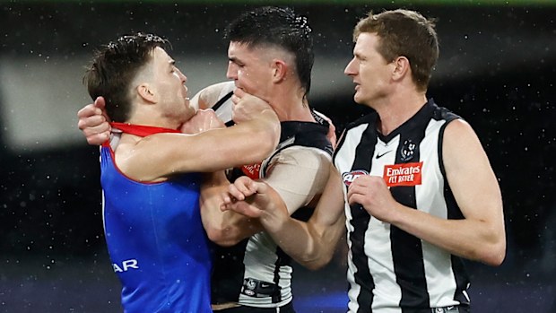 MELBOURNE, AUSTRALIA - SEPTEMBER 07: Brayden Maynard of the Magpies and Jack Viney of the Demons clash during the 2023 AFL First Qualifying Final match between the Collingwood Magpies and the Melbourne Demons at Melbourne Cricket Ground on September 07, 2023 in Melbourne, Australia. (Photo by Michael Willson/AFL Photos via Getty Images)