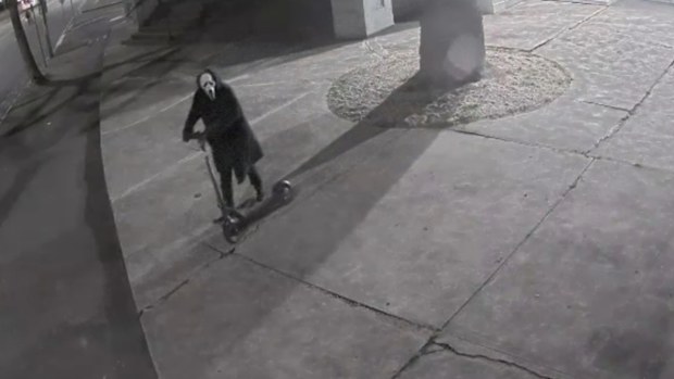 Melbourne Crime Investigation Unit detectives are investigating multiple incidents of criminal damage to a South Yarra synagogue.





