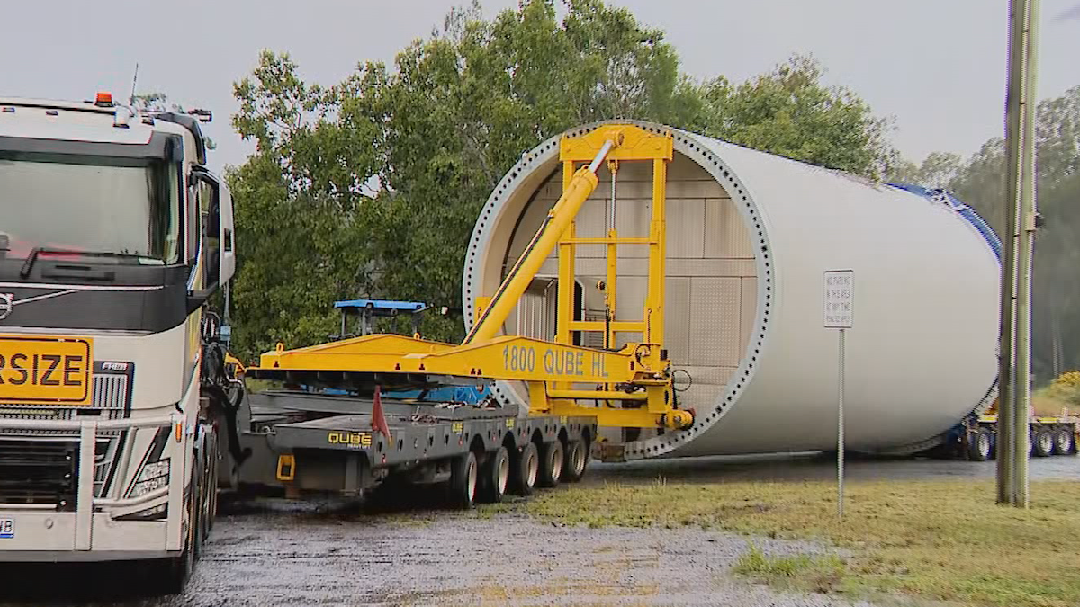 Wind turbine stuck: Fears overpass could be closed for a year after ...