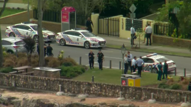 Kangaroo Point shooting: Video shows moment officer was stabbed in the ...