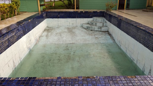 The harbourside hotel pool.