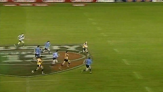 Christian Cullen streaks away from the Waratahs defence.
