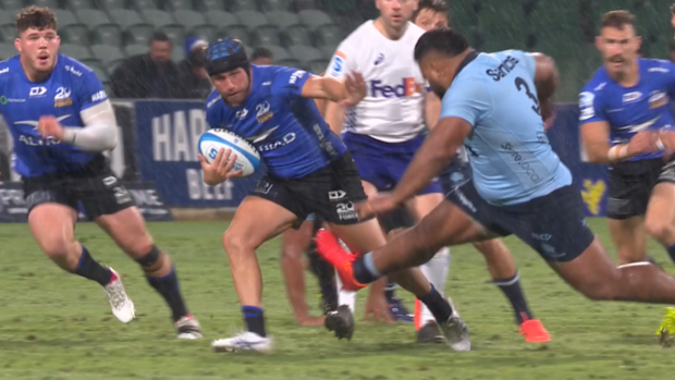 Taniela Tupou trips Hamish Stewart.