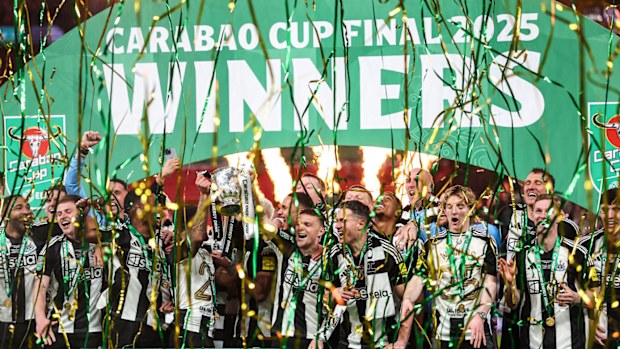Newcastle players celebrate after winning the Carabao Cup Final between Liverpool and Newcastle United at Wembley Stadium on March 16, 2025 in London, England.