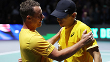 Lleyton Hewitt counsels Alex de Minaur during Australia's Davis Cup tie against Czechia in 2023.