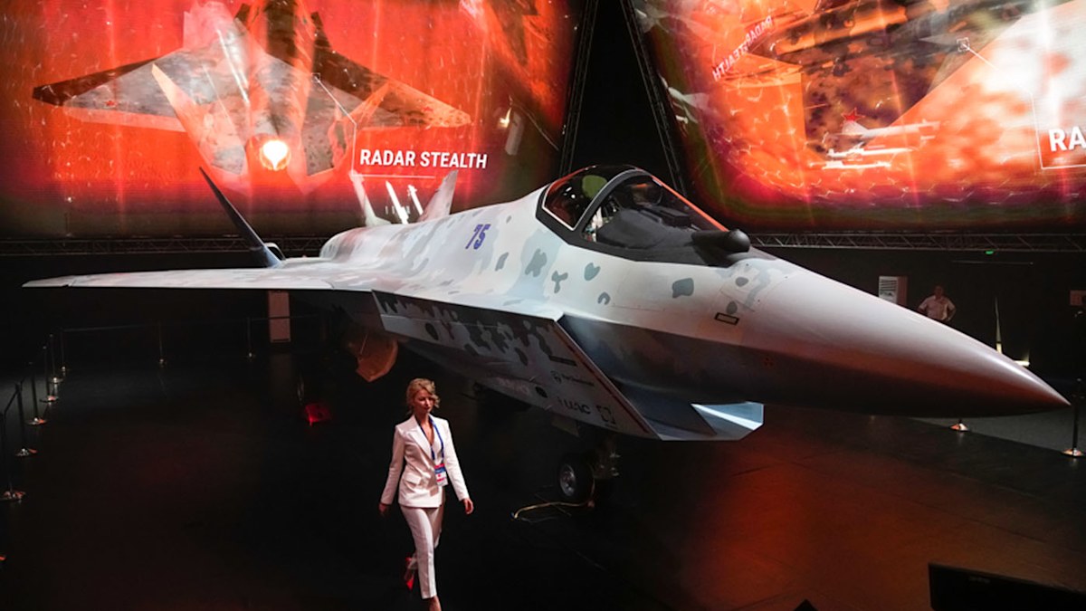 Russia unveils new 'Checkmate' fighter jet | Nine.com.au