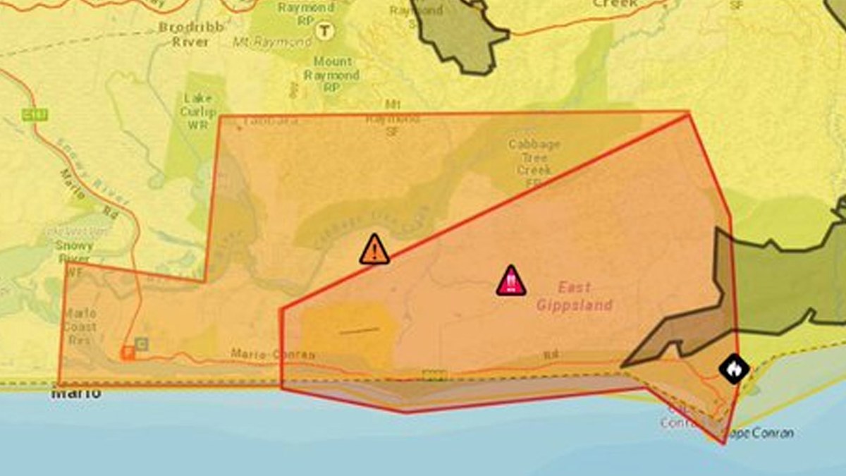 Australia fire Victoria bushfire warning NSW border | Nine.com.au