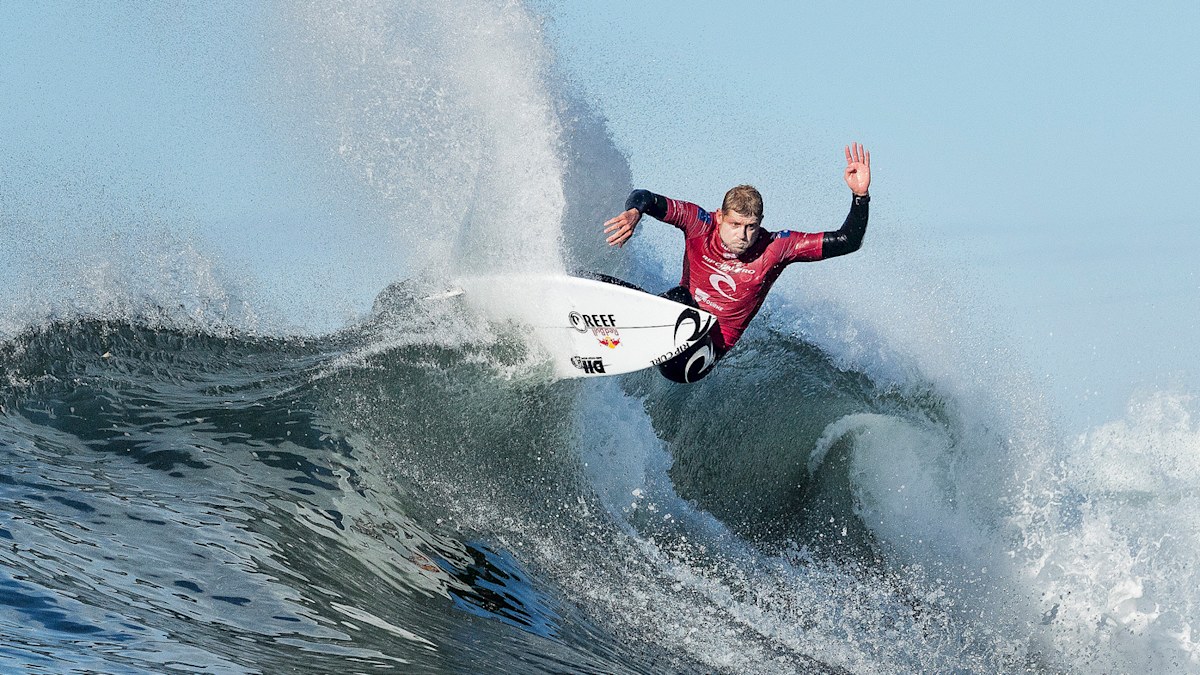 Mick Fanning falls short at Bells Beach finale, Stephanie Gilmore wins ...