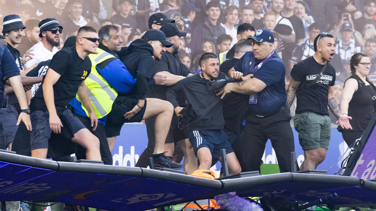 A-League crowd invasion news: Melbourne Victory v City derby, reply to ...