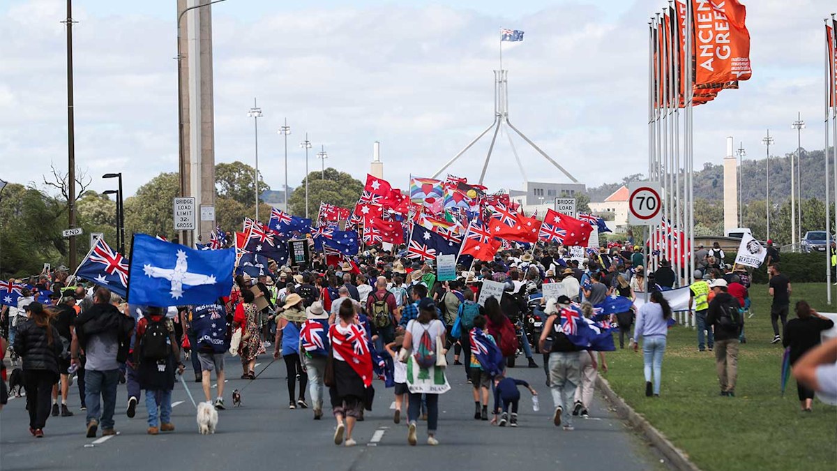 Canberra protests: Thousands of anti-vaccine protesters gather outside ...