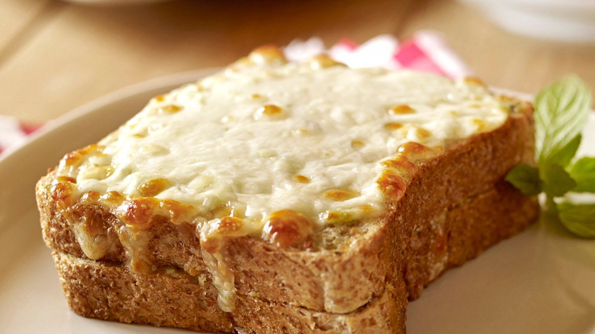 Sizzler is closing in Australia, here's the recipe to its famous cheese ...