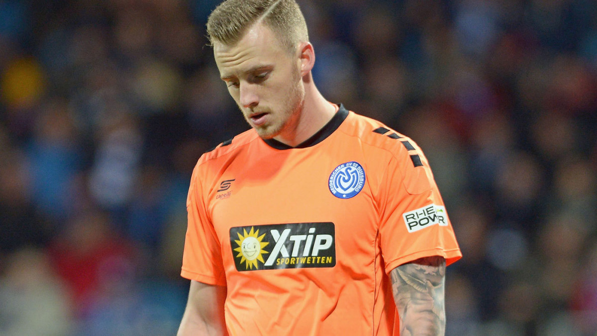 Goalkeeper in German second division makes unforgivable error | Nine.com.au