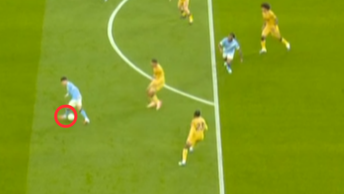 Stunning backheel keeps title heat on Arsenal