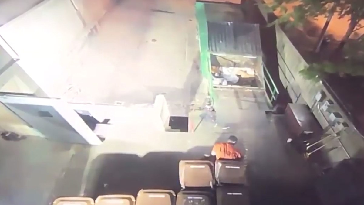 Prisoners escape from Kentucky jail by hiding in wheelie bins | Nine.com.au