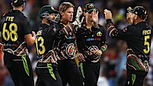 Adam Zampa (C) is trying to flee India, like fellow Australian IPL participant Andrew Tye (L).