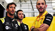 Daniel Ricciardo (left) and Renault boss Cyril Abiteboul.