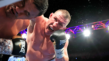 Paul Gallen throws a punch at Justin Hodges.