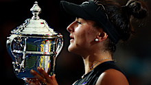 Bianca Andreescu with the US Open trophy.