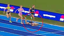 Jessica Hull hits the deck.
