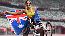 Madison de Rozario celebrates winning gold at the Tokyo Paralympics in 2021.