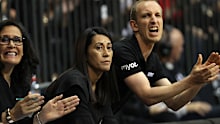 Noeline Taurua (middle).