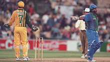 Ian Healy and Sri Lankan captain Arjuna Ranatunga exchange words during a match in 1995-96.