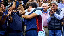 <p>New Grand Slam title-holder Carlos Alcaraz immediately sought out his box, including his coach Juan Carlos Ferrero, after his 6-4, 2-6, 7-6(7-1), 6-4 victory over Casper Ruud.</p><p>Following ﻿suit to his mentor, Alcaraz&#x27;s rise to the top spot is the first post-New York No.1 ranking change since Ferrero claimed the honour in 2003, similarly as a first-time US Open finalist.</p><p>Entering the hard court season, Ferrero previously said ﻿Alcaraz had lost a bit of the joy in tennis.</p><p>Speaking post-match, ﻿Alcaraz thanked those who had helped him through that difficult time.</p><p>&quot;﻿I felt the pressure, I couldn&#x27;t smile on court like I do in every match, in every tournament,&quot; he said.</p><p>&quot;So, I came here just to enjoy, you know, to smile on court, to enjoy playing tennis.</p><p>&quot;I love playing tennis and I will tell you if I smile, if I have fun out there [then] I [play at] my best level, my best tennis.</p><p>&quot;So, I would like to say thanks to my team and thanks to my family, everyone who supported me at that moment.&quot;</p>