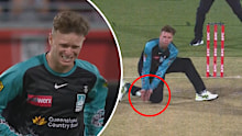 Matthew Kuhnemann left the field in obvious pain after suffering a thumb injury in the Heat's BBL loss to the Hurricanes.