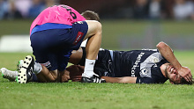 Terry Antonis lies in agony after hurting his knee on the SCG.