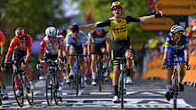 Wout Van Aert (C) wins the 10th stage of the Tour de France from Michael Matthew and Caleb Ewan (L).