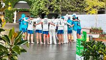 Australian players pay tribute to Rod Marsh.