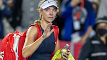 An emotional Katie Boulter exits the court at the Hong Kong Open after retiring with an injury.