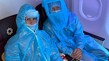 David Warner (R) and Kane Williamson wearing PPE on a flight during the IPL, in COVID-19 ravaged India.